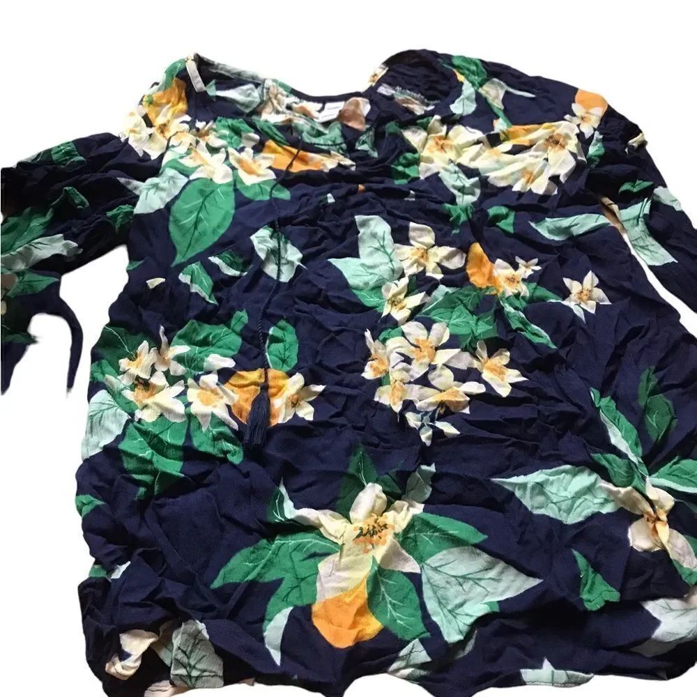 Old Navy  size small blouse new without tags see pics